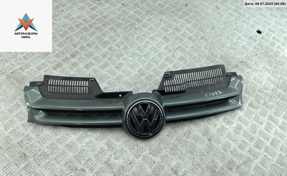решетка радиатора Volkswagen Golf 5 поколение 2004, серый, хетчбэк 5 дв. - фото №1