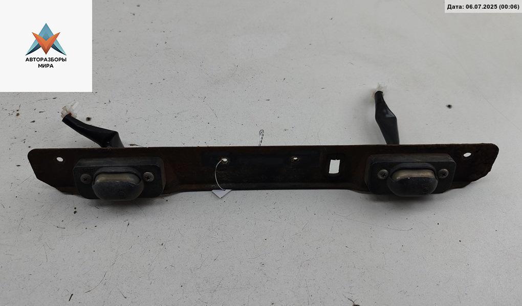 подсветка номера Subaru Legacy 3 поколение 2001, 2.0 л., бензин, АКПП, чёрный, универсал - фото №1