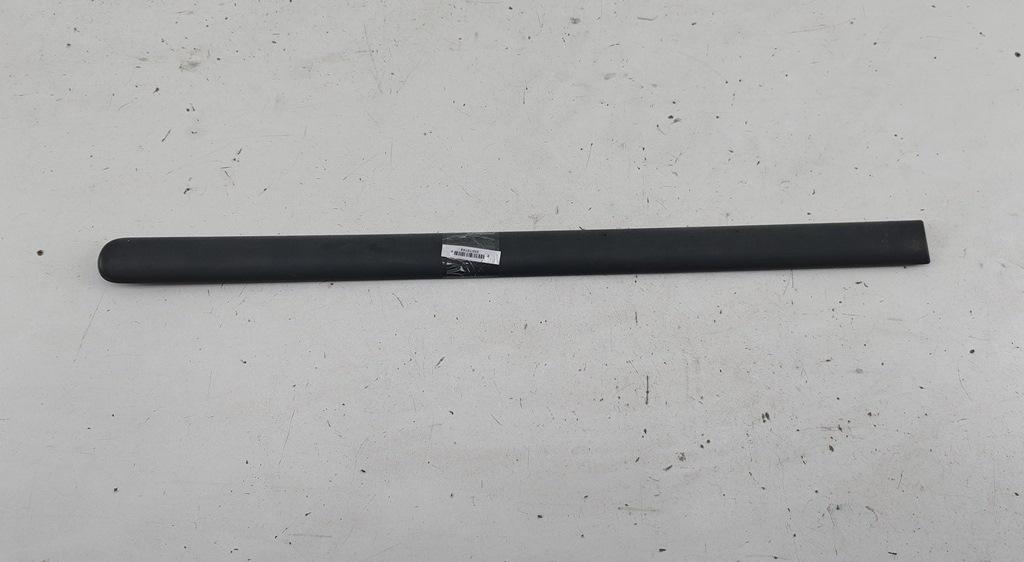 молдинг двери задней левой Volkswagen Caddy 3 поколение 2009, 1.4 л., бензин, МКПП, красный, фургон, 2K0853535E - фото №1