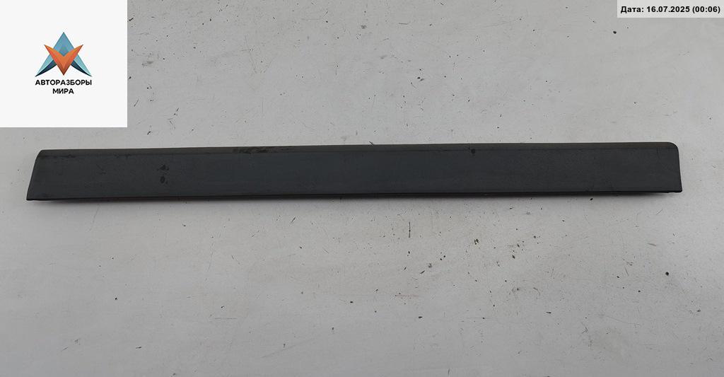 молдинг двери передней левой Volkswagen Passat B3 1997, 357853515 - фото №1