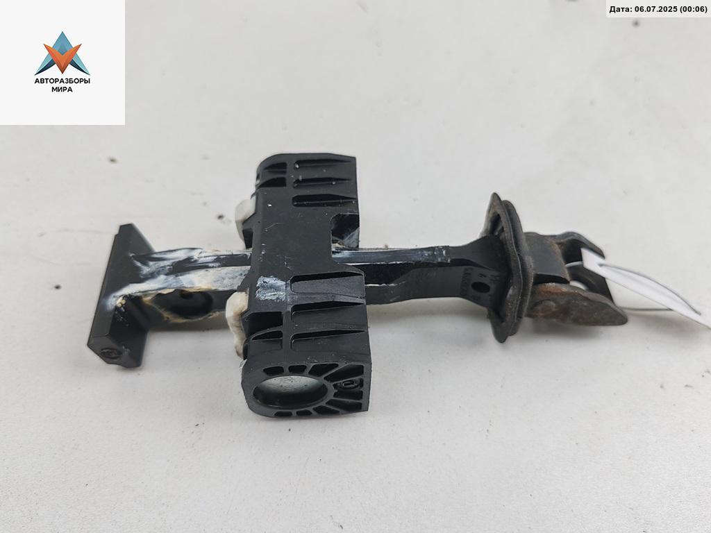 Ограничитель открывания двери задней Skoda Fabia 2 поколение (5J) 2008, хетчбэк 5 дв., 5J6839249 - фото №1