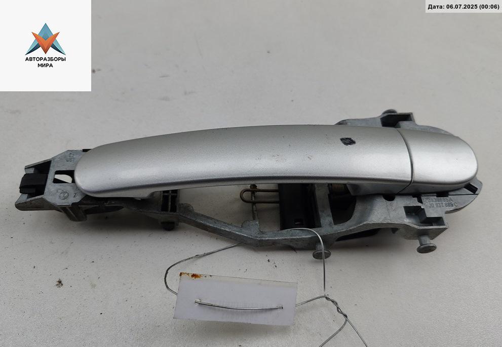 ручка наружная задняя правая Skoda Fabia 2 поколение (5J) 2008, 1.6 л., бензин, МКПП, серый, хетчбэк 5 дв., 5J0837885C - фото №1