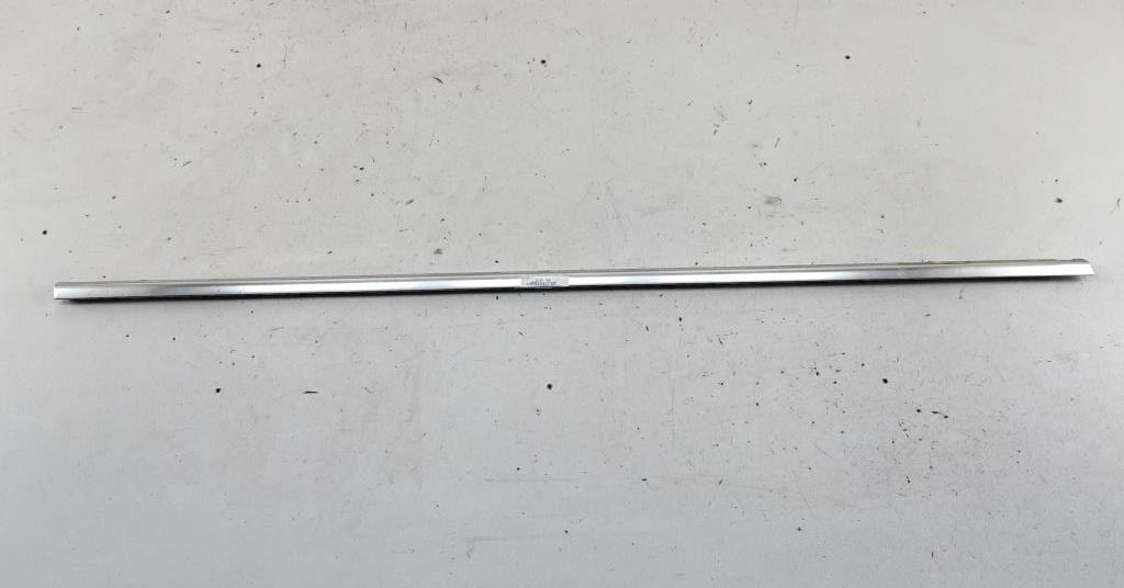 Молдинг стекла двери наружный Volkswagen Touareg 2009, 3.0 л., дизель, АКПП, чёрный, внедорожник 5 дв.