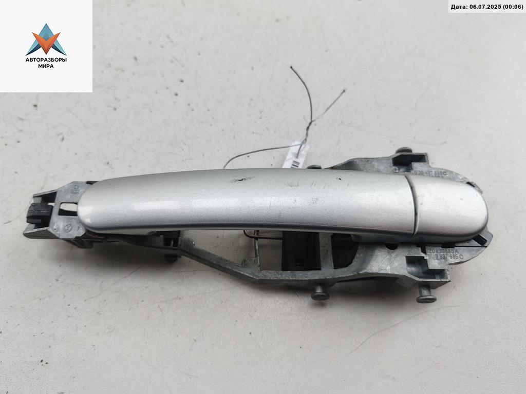 ручка наружная передняя правая Skoda Fabia 2 поколение (5J) 2008, 1.6 л., бензин, МКПП, серый, хетчбэк 5 дв., 1K0837885A - фото №1