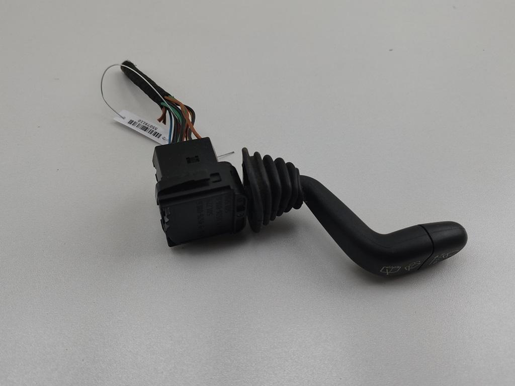 переключатель дворников Skoda Felicia 1996, 1.3 л., бензин, МКПП, красный, хетчбэк 5 дв., 441945260186