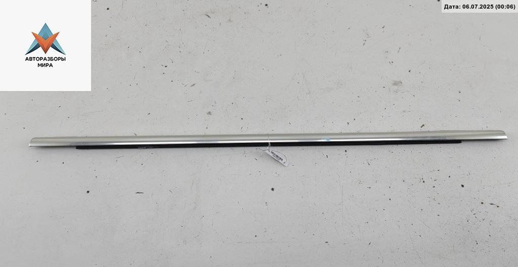 Молдинг стекла двери задней левой наружный Volkswagen Passat B6 2008, 1.8 л., бензин, МКПП, чёрный, универсал, 3C9839475B - фото №1