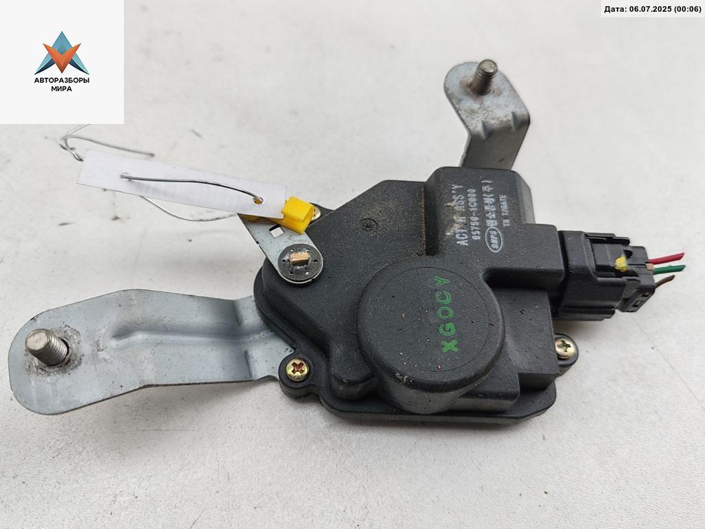 активатор замка багажника Hyundai Getz 1 поколение 2002, 1.3 л., бензин, МКПП, красный, хетчбэк 5 дв., 957501C000 - фото №1