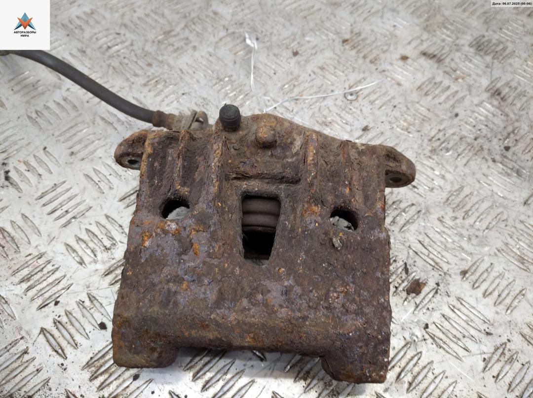 суппорт передний правый Volkswagen Transporter T4 1995, 2.4 л., дизель, МКПП, белый, микроавтобус - фото №1