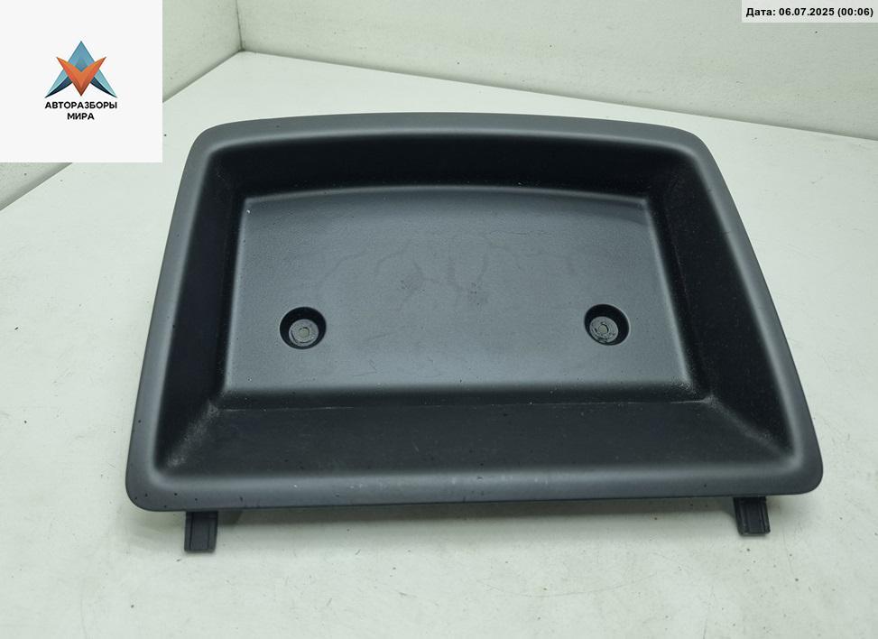 бардачок Volkswagen Golf 5 поколение 2004, 1.4 л., бензин, МКПП, серый, хетчбэк 5 дв., 1K0857921A - фото №1