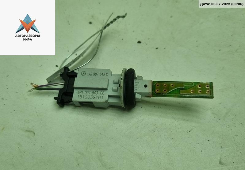 датчик температуры Volkswagen Golf 5 поколение 2004, 1.4 л., бензин, МКПП, серый, хетчбэк 5 дв., 1K0907543C - фото №1