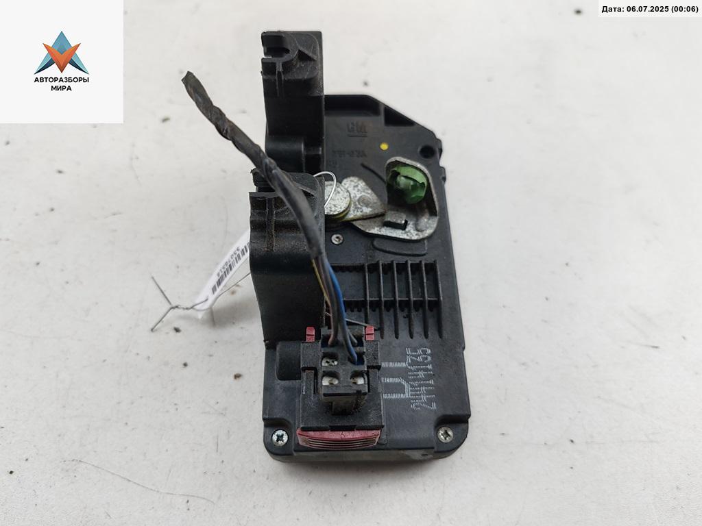 замок двери задней правой Opel Zafira 1 поколение (A) 2001, 1.8 л., бензин, МКПП, красный, минивэн, 24414135 - фото №1