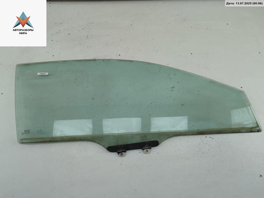 стекло двери передней правой Honda Civic 8 поколение 2005, 1.4 л., бензин, МКПП, серый, хетчбэк 3 дв. - фото №1