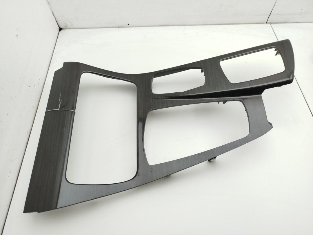 консоль салона (центральная часть) BMW 5 F10/F11 2012, 3.0 л., дизель, АКПП, чёрный, универсал, 9206377