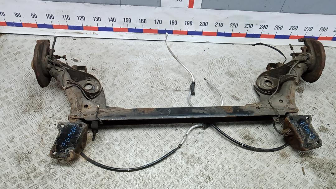 балка задняя Skoda Rapid 1 поколение 2014, 1.6 л., дизель, АКПП, хетчбэк 5 дв., 6R7500051 - фото №1