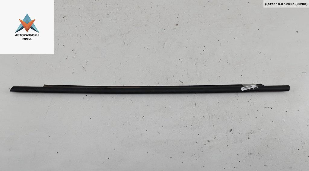 Молдинг стекла двери наружный Opel Zafira 2 поколение (B) 2005, 2.2 л., бензин, МКПП, чёрный, минивэн - фото №1