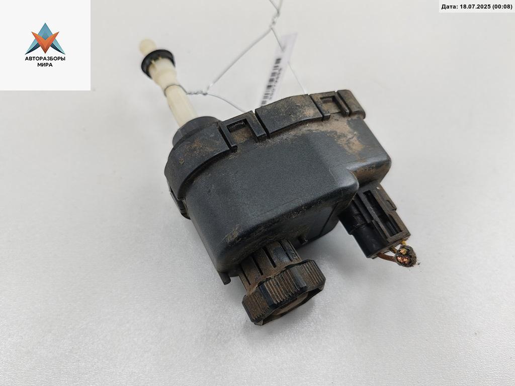 корректор фар Opel Vectra A 1991, 1.8 л., бензин, МКПП, красный, хетчбэк 5 дв., 0132008366 - фото №1