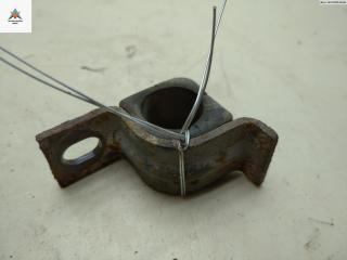 крепление стабилизатора / втулки стабилизатора Volkswagen Transporter T4 1995, 2.4 л., дизель, МКПП, чёрный, микроавтобус