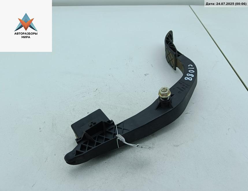 педаль Audi A3 8L 1997, 1.8 л., бензин, АКПП, зелёный, хетчбэк 3 дв., 1J1721511C - фото №1