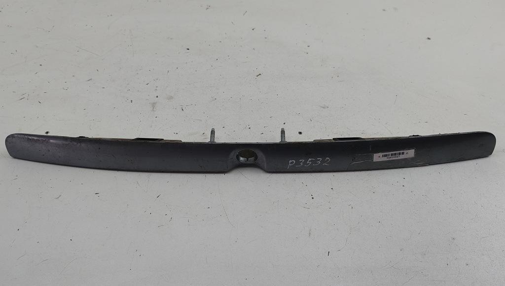 накладка подсветки номера Audi A4 B5 1997, 2.8 л., бензин, АКПП, серый, седан, 8D5827576B - фото №1