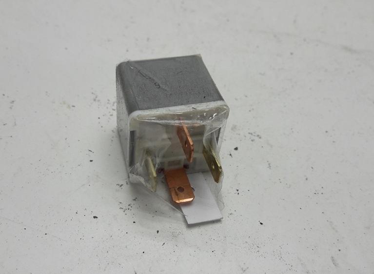 реле (прочие) Volkswagen Passat B3 1991, 1.8 л., бензин, МКПП, красный, универсал, 141961253B