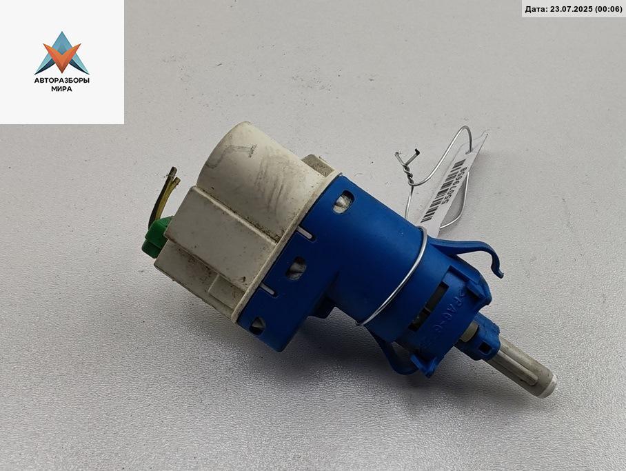 Датчик (включатель) стоп-сигнала Ford Tourneo Connect 1 поколение 2008, 1.8 л., дизель, МКПП, серый, фургон, 3M5T9C872AC - фото №1