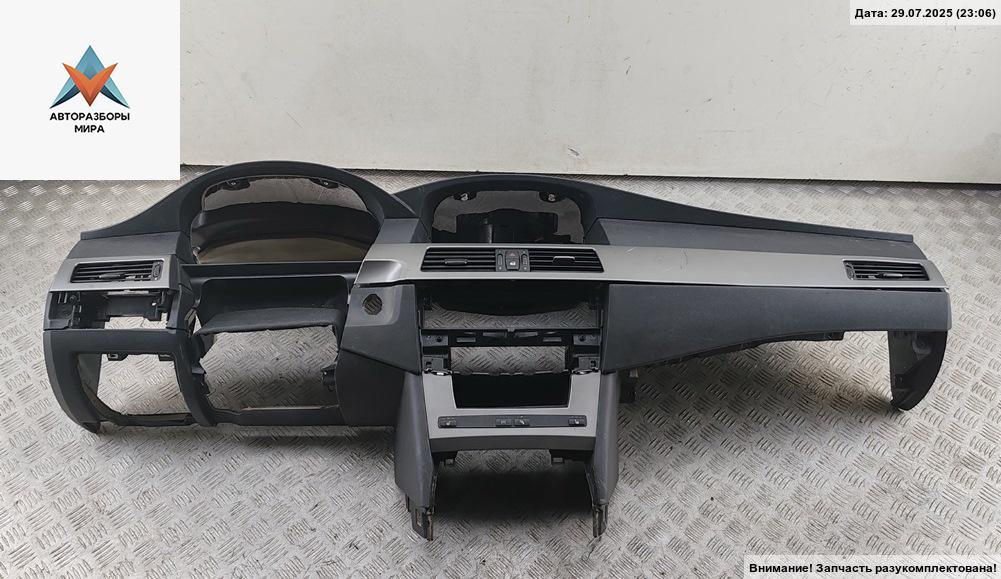 панель передняя салона (торпедо) BMW 5 серия E60/E61 2006, 2.5 л., бензин, МКПП, чёрный, седан - фото №1