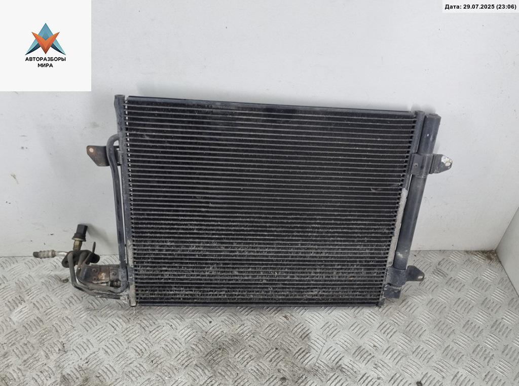 радиатор кондиционера Volkswagen Touran 1 поколение 2003, 1.6 л., бензин, МКПП, серый, минивэн, 1T0820411B - фото №1