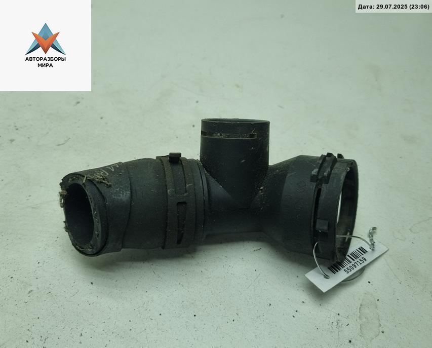 фланец (тройник) системы охлаждения Volkswagen Touran 1 поколение 2004, 1.9 л., дизель, АКПП, красный, минивэн, 1K0122291AD - фото №1