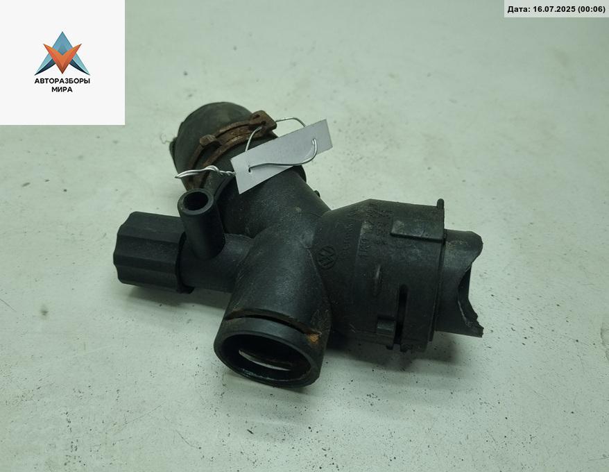 фланец (тройник) системы охлаждения Volkswagen Touran 1 поколение 2003, 1.6 л., бензин, МКПП, серый, минивэн, 1K0122291K - фото №1