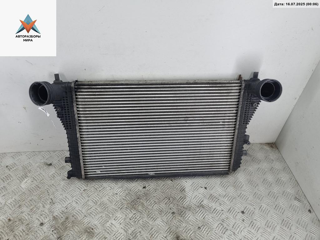 радиатор интеркулера Volkswagen Touran 1 поколение 2004, 1.9 л., дизель, МКПП, серый, минивэн - фото №1