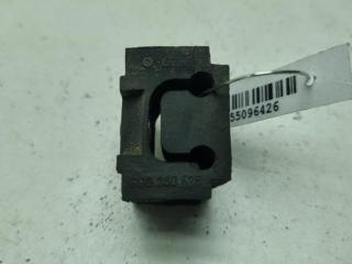 кронштейн (крепление) Volkswagen Passat B5+ (GP) 2003, 1.6 л., бензин, МКПП, чёрный, универсал, 8D0260425