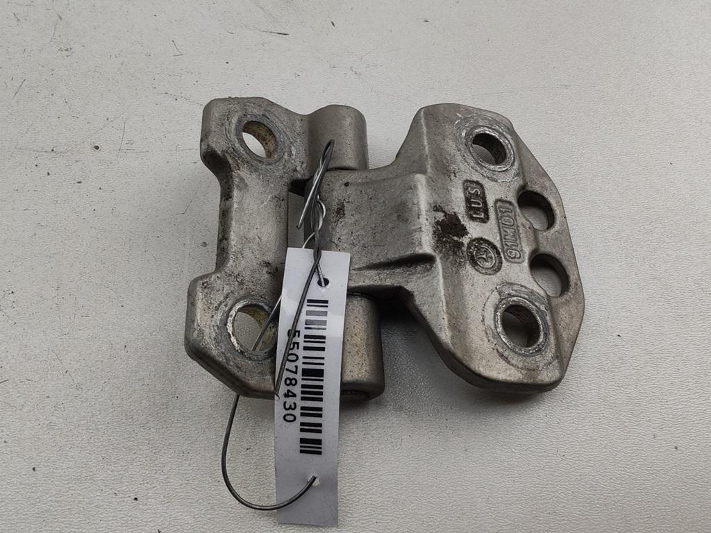 петля двери Mercedes-Benz W124 1989, белый, седан