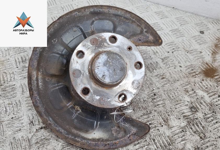 ступица задняя левая Volkswagen Caddy 3 поколение 2006, 1.9 л., дизель, МКПП, жёлтый, фургон - фото №1