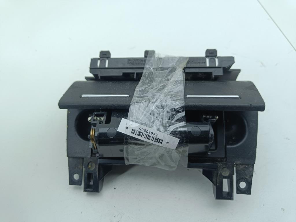 пепельница Audi A4 B7 2005, 2.0 л., дизель, АКПП, синий, универсал, 8E0857951