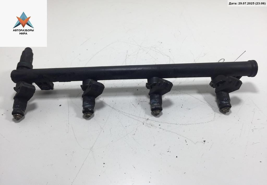 топливная рампа Renault Megane 2 поколение 2004, 1.4 л., бензин, МКПП, серый, хетчбэк 5 дв., 8200139674 - фото №1