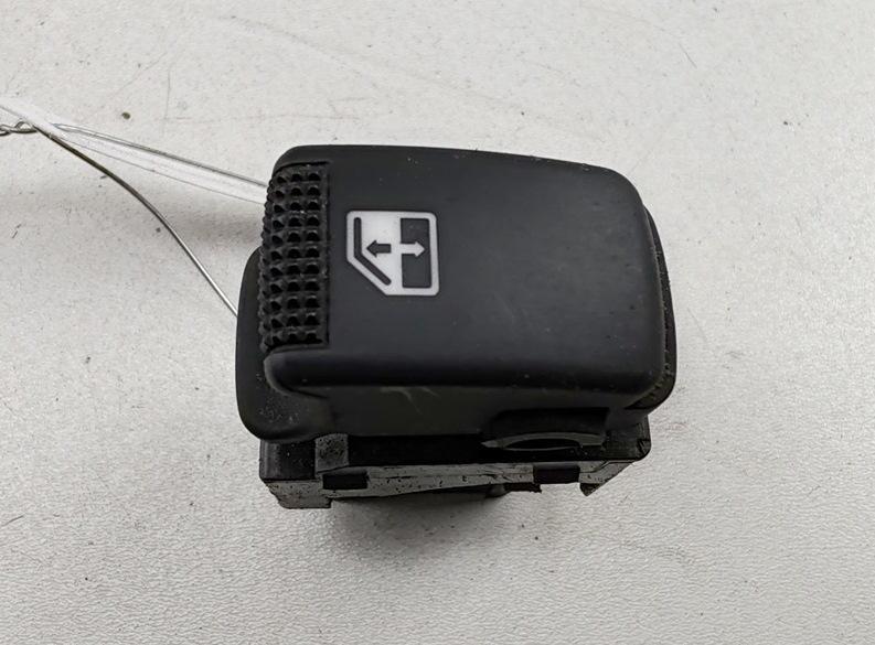 кнопка стеклоподъемника заднего правого Hyundai Getz 2002, 1.3 л., бензин, МКПП, красный, хетчбэк 5 дв.