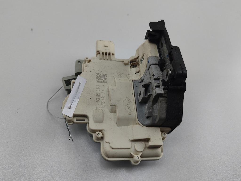 замок двери передней правой Volkswagen Passat B6 2005, 1.6 л., бензин, МКПП, синий, универсал, 3C1837016A - фото №1
