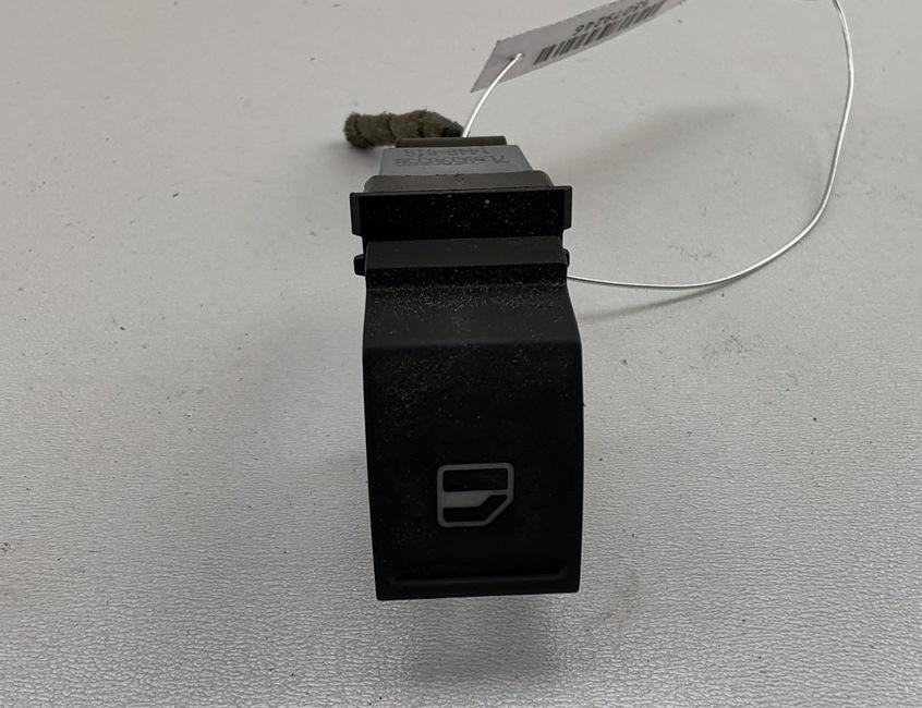 кнопка стеклоподъемника переднего правого Volkswagen Passat B6 2008, 1.4 л., бензин, МКПП, чёрный, универсал, 7L6959855B