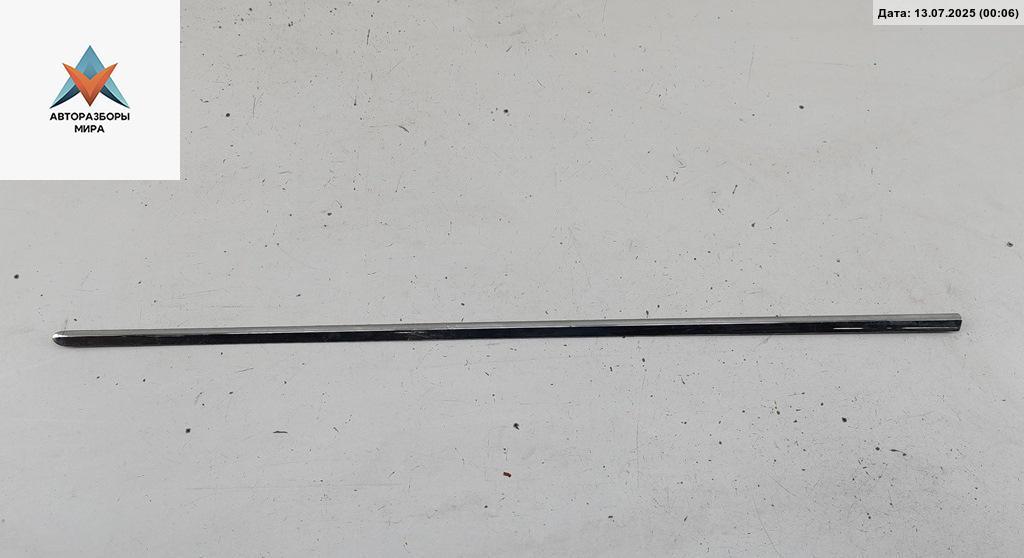 молдинг двери передней левой Volkswagen Passat B6 2005, 1.6 л., бензин, МКПП, синий, универсал, 3C0853515C - фото №1