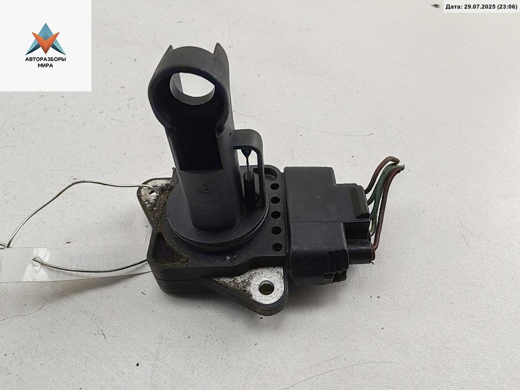 Расходомер (измеритель потока воздуха) Toyota Avensis 2 поколение (T250) 2003, 1.8 л., бензин, МКПП, серый, хетчбэк 5 дв., 222040J010 - фото №1