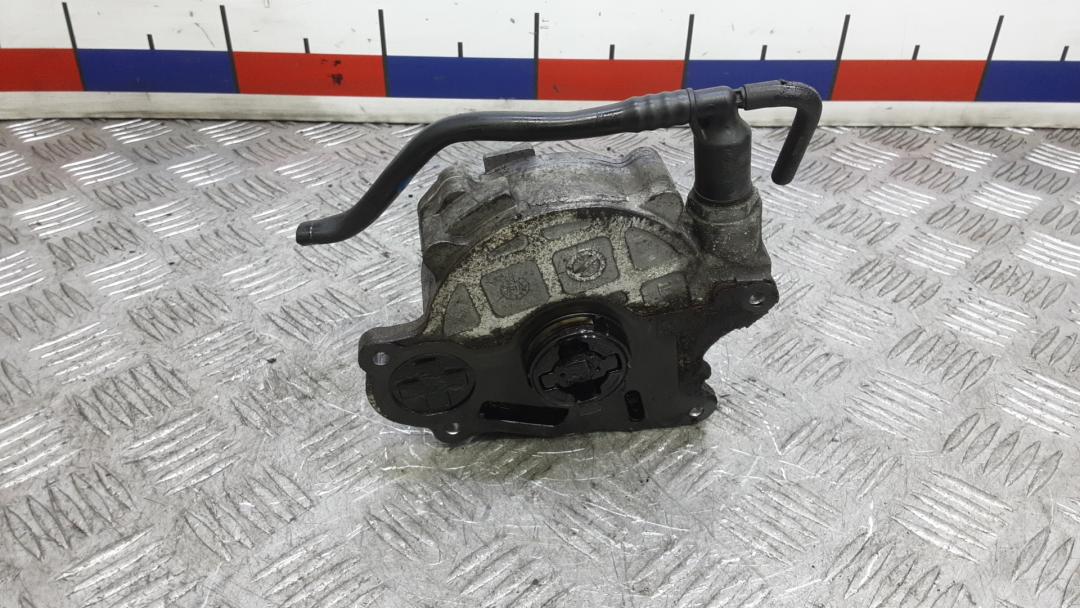 насос вакуумный Volkswagen Polo 5 поколение 2010, 1.6 л., дизель, МКПП, хетчбэк 5 дв., 03L145100G - фото №1