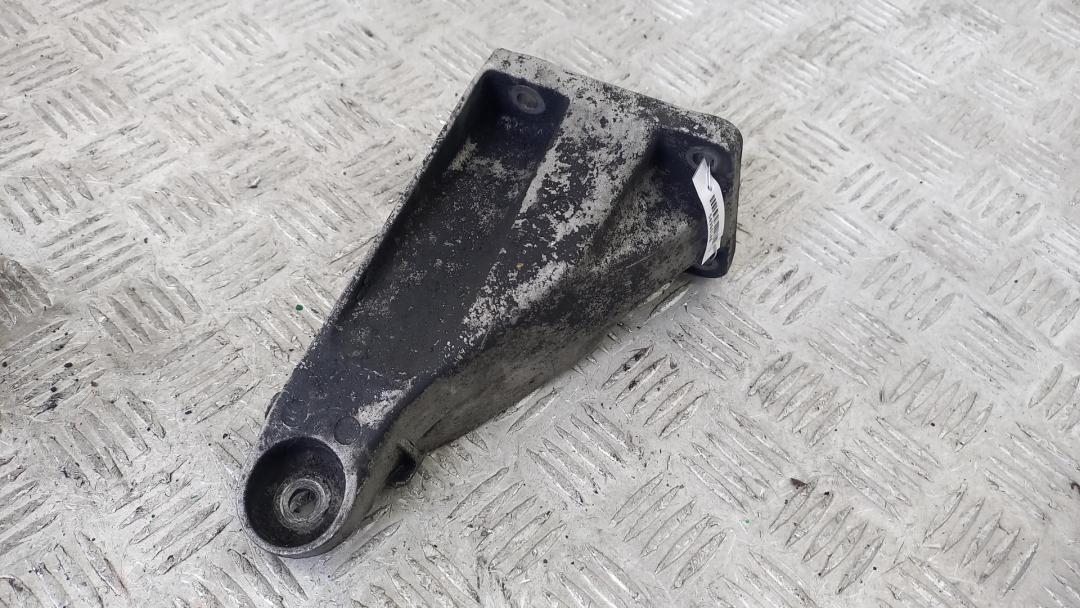 кронштейн двигателя BMW 3 E90/E91/E92/E93 2007, 2.0 л., дизель, МКПП, чёрный, седан, 22116768310, 6768310