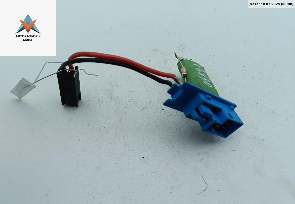 сопротивление печки Opel Vectra B 1998, 1.8 л., бензин, МКПП, синий, универсал - фото №1