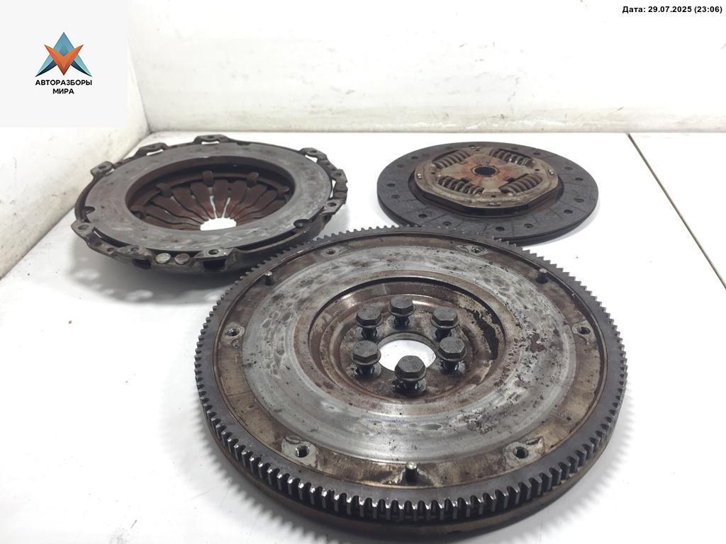 маховик Volkswagen Touran 1 поколение 2003, 1.6 л., бензин, МКПП, чёрный, минивэн - фото №1