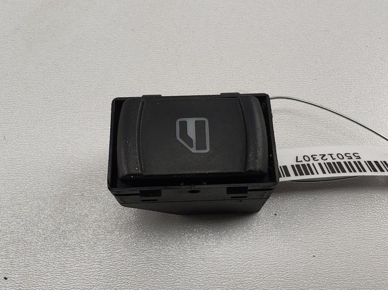 кнопка стеклоподъемника переднего правого Volkswagen Passat B5 2000, 1.8 л., бензин, МКПП, серый, седан, 1J0959855