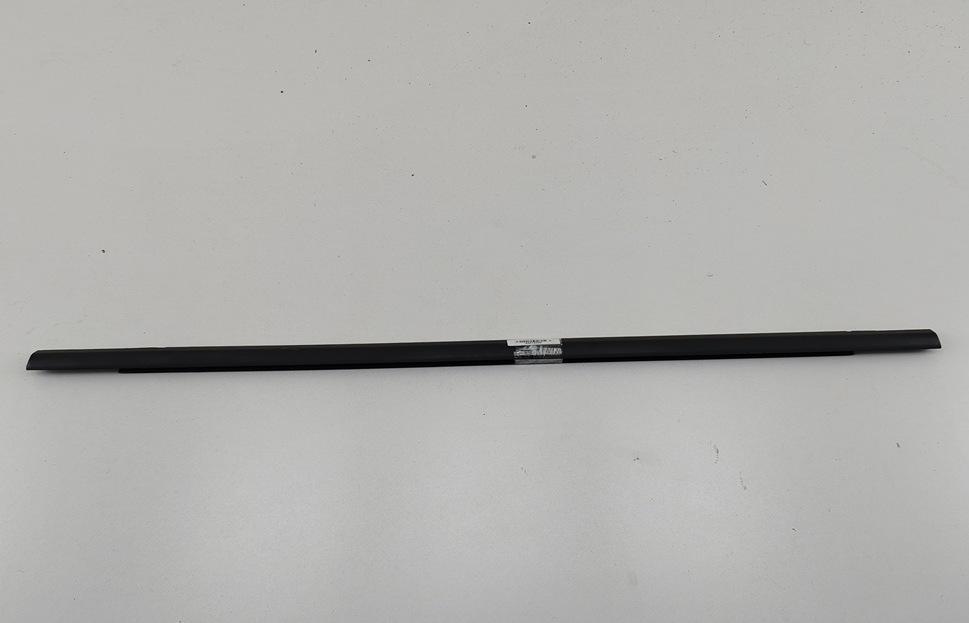 Молдинг стекла двери задней правой наружный Volkswagen Passat B6 2008, 1.4 л., бензин, МКПП, чёрный, универсал, 3C9839478