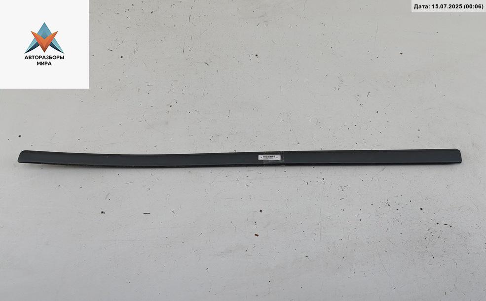 молдинг двери передней левой Audi A4 B6 2001, 2.0 л., бензин, МКПП, серый, седан, 8E0853953 - фото №1