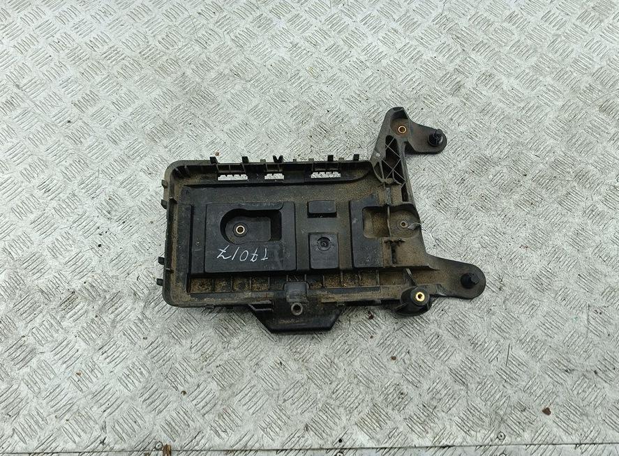 Кожух аккумулятора (короб АКБ) Volkswagen Passat B6 2008, 1.4 л., бензин, МКПП, чёрный, универсал