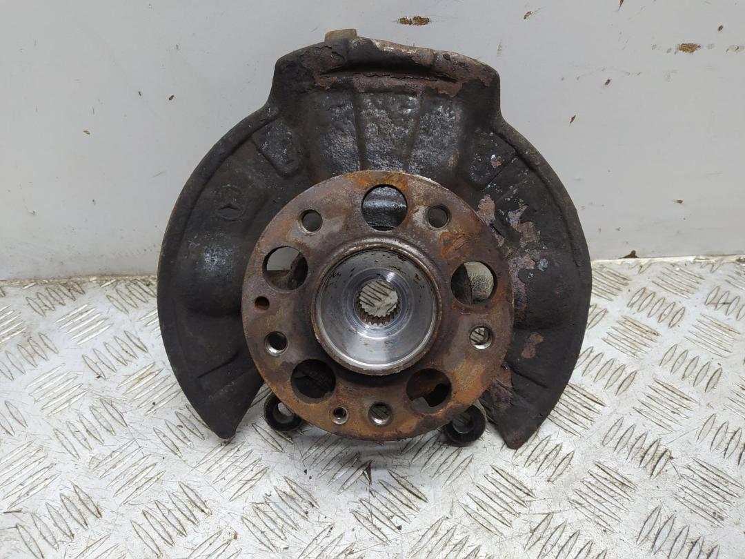 ступица передняя правая Mercedes-Benz A-Класс W168 1998, 1.6 л., бензин, МКПП, серый, хетчбэк 5 дв. - фото №1
