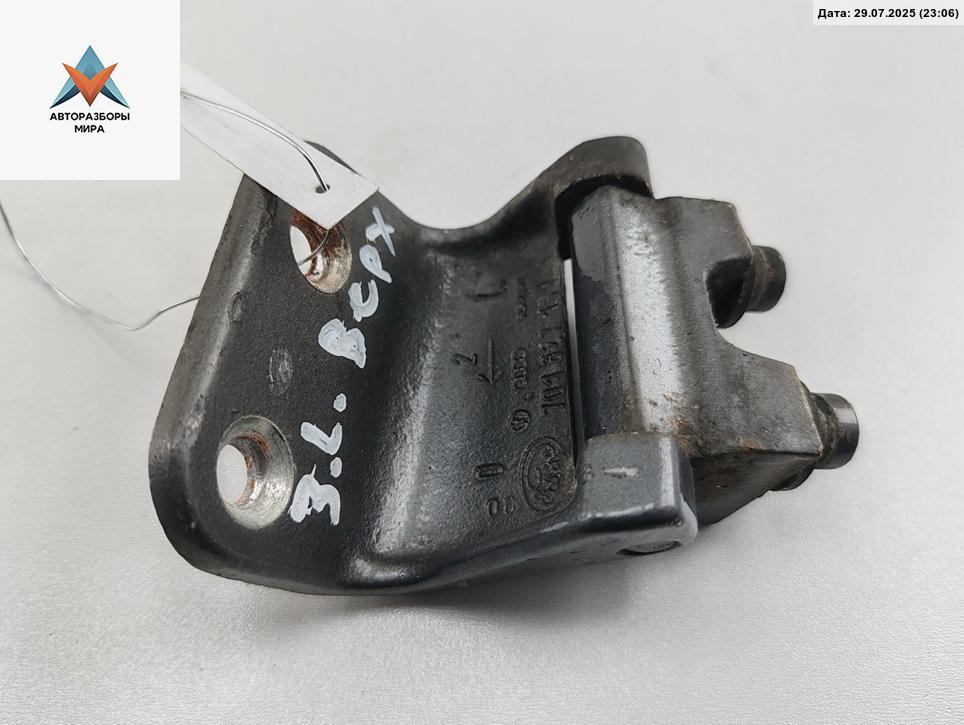 петля двери Volkswagen Transporter T4 1995, чёрный, микроавтобус, 701827151A - фото №1